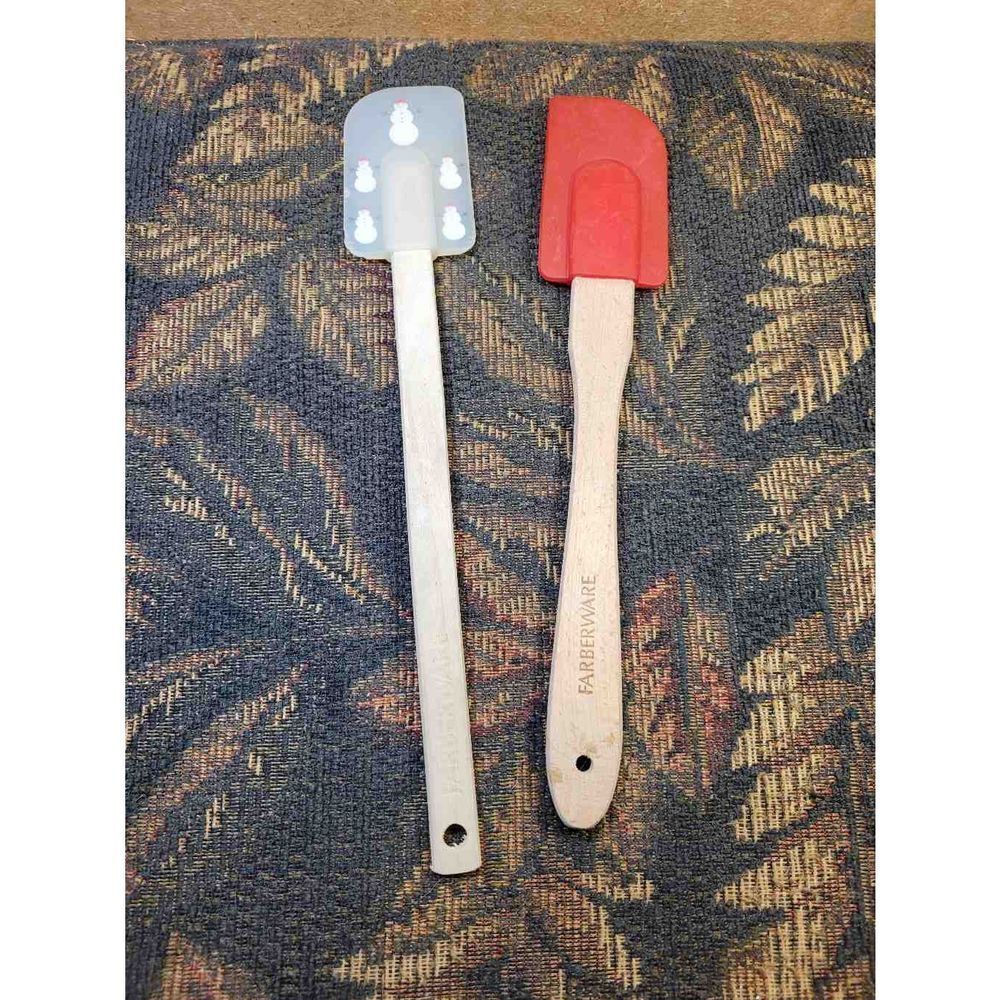 Set of 2 Farberware Scrapers- Snowman and Red